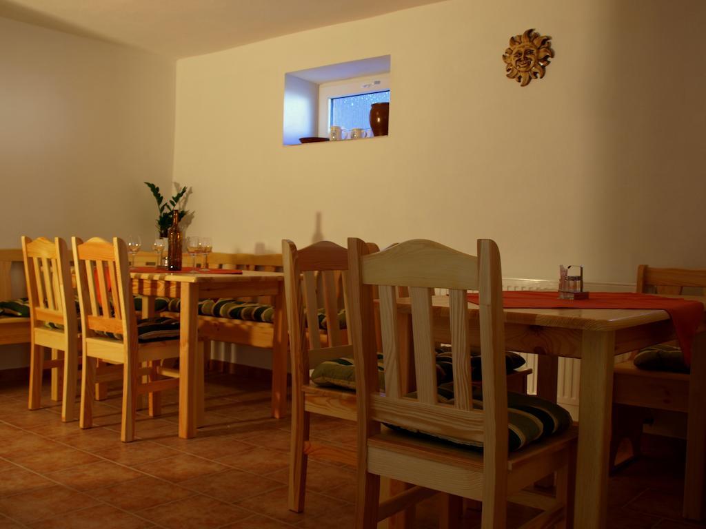 Penzion U Dvou Lip Drnholec Bagian luar foto